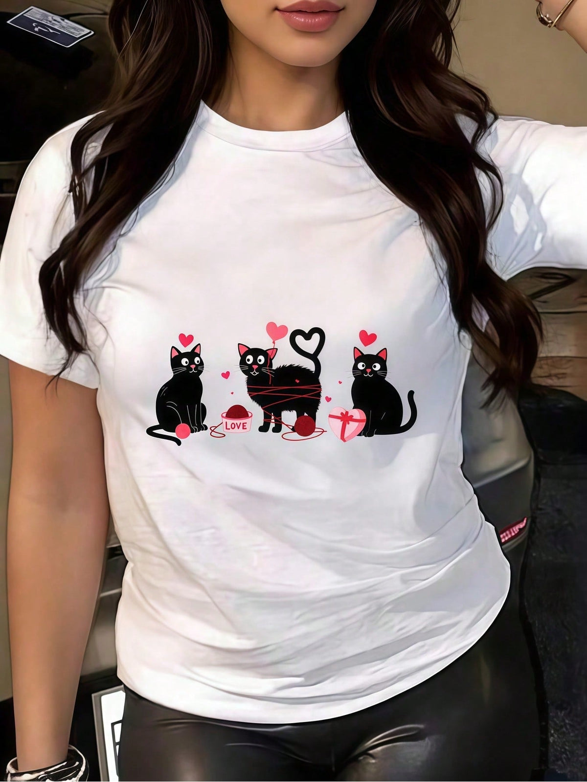 Playful Black Kitten Cats Print T‑Shirt for Women, Funny Cat With Yarn Balls Graphic Casual Daily‑Wear Crew Neck Top