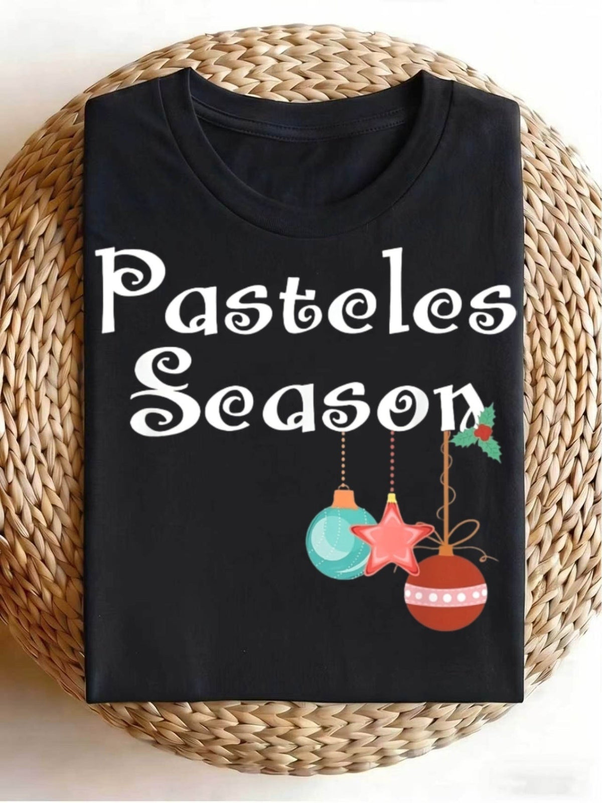 Pasteles Season Christmas Ornaments Graphic Casual Crewneck T‑Shirt Holiday Festive Top For Latin Family